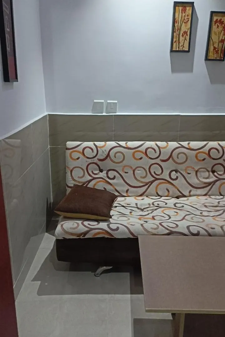Flora Apartments Pīrmed Ινδία